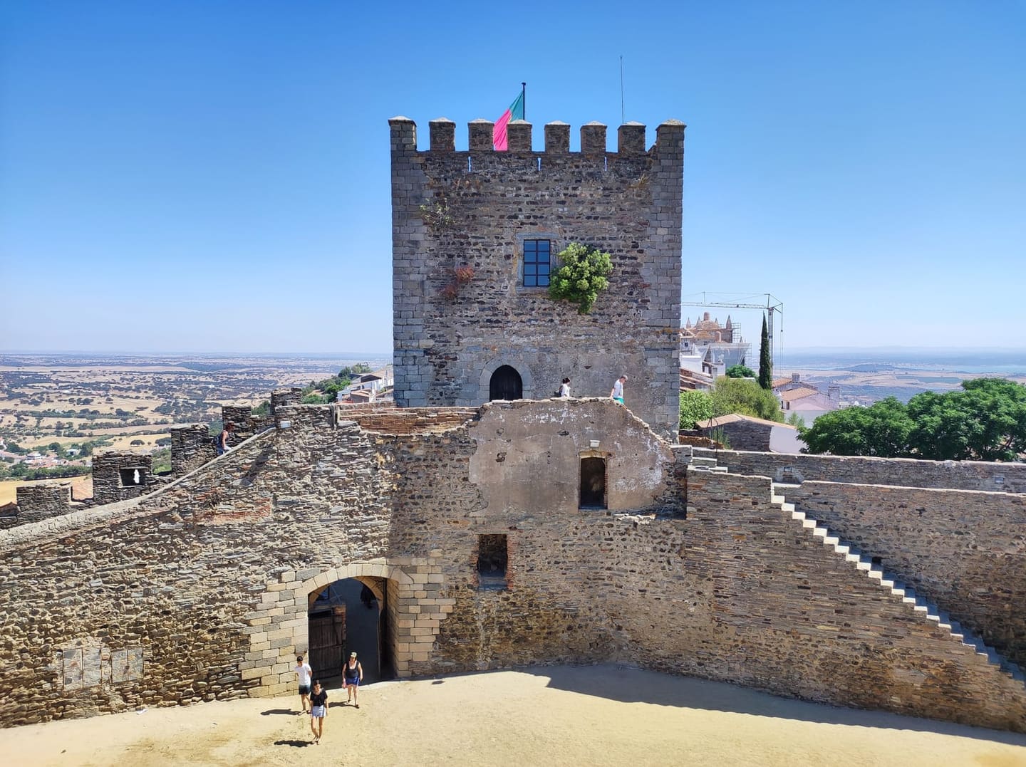 O castelo sobre a vila